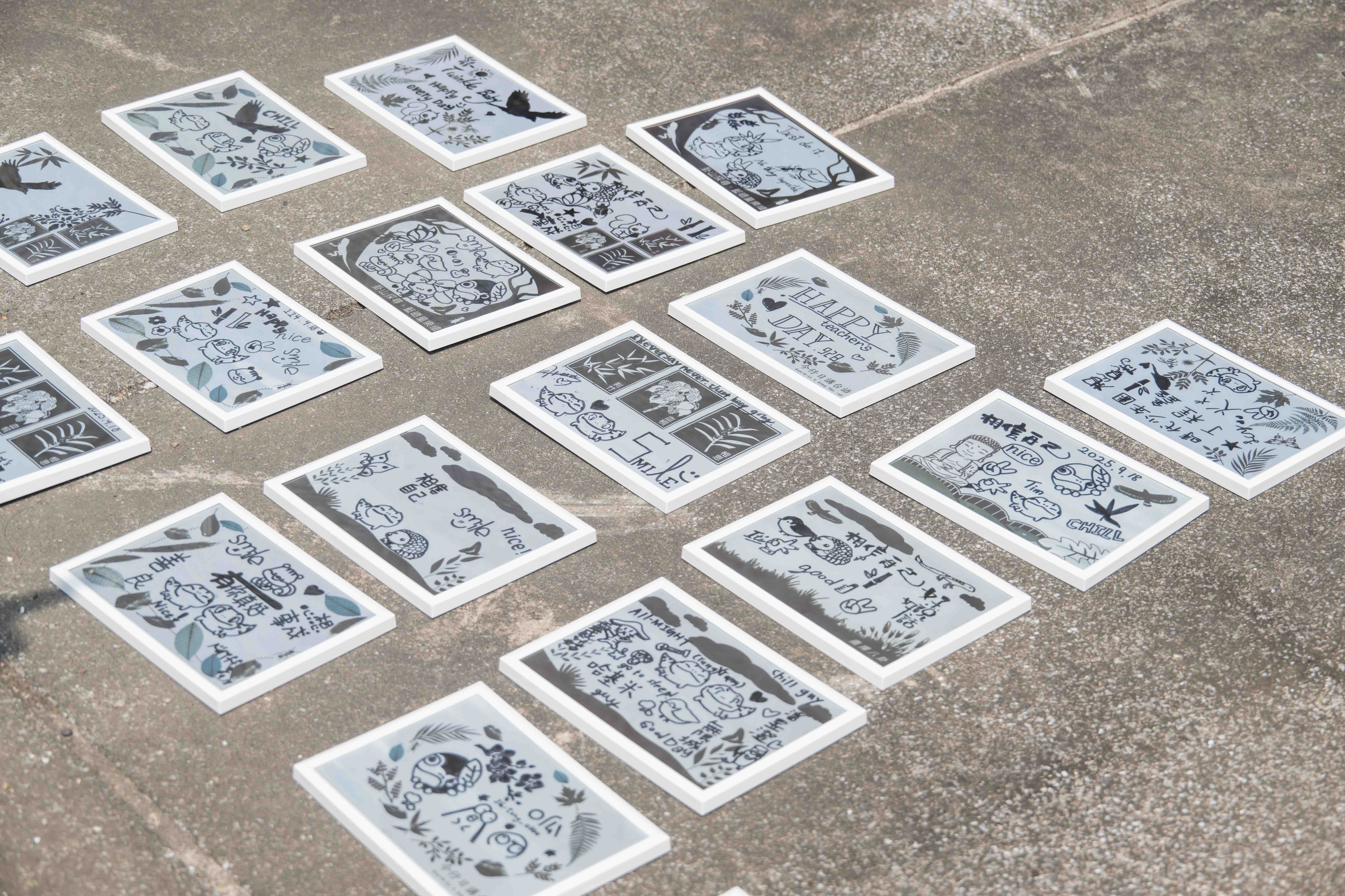 08_參觀新竹241藝術空間，脫下鞋子入展間與作品互動